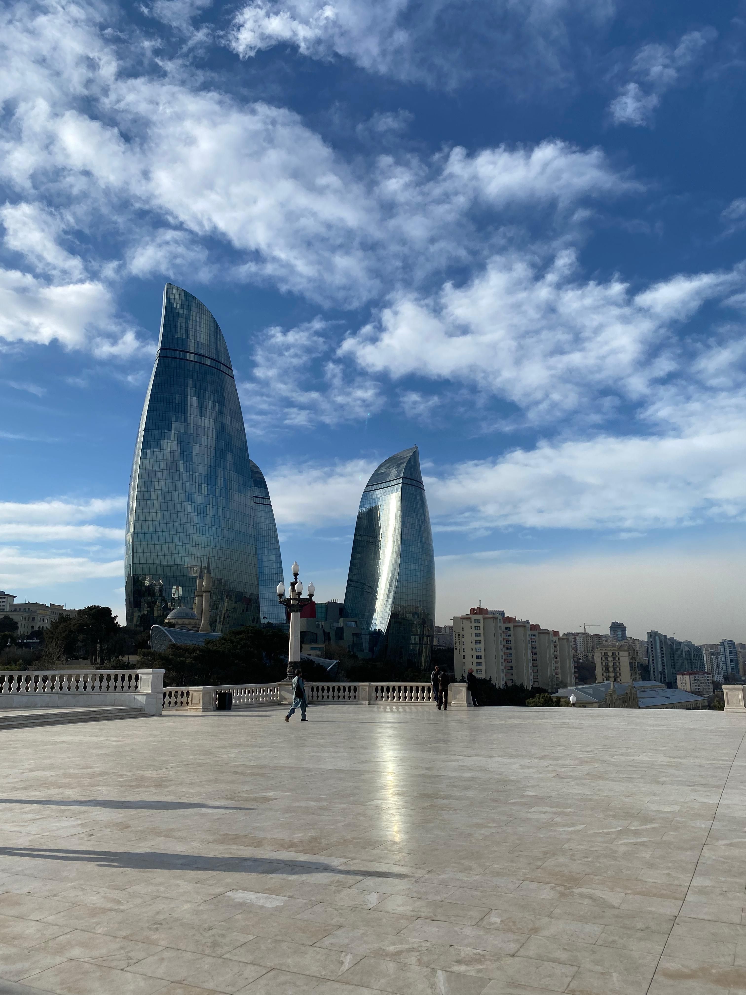 Знаменитые башни Flame Towers в Баку